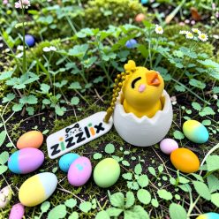 Csibe Tojásban - Kulcstartó- Klikker